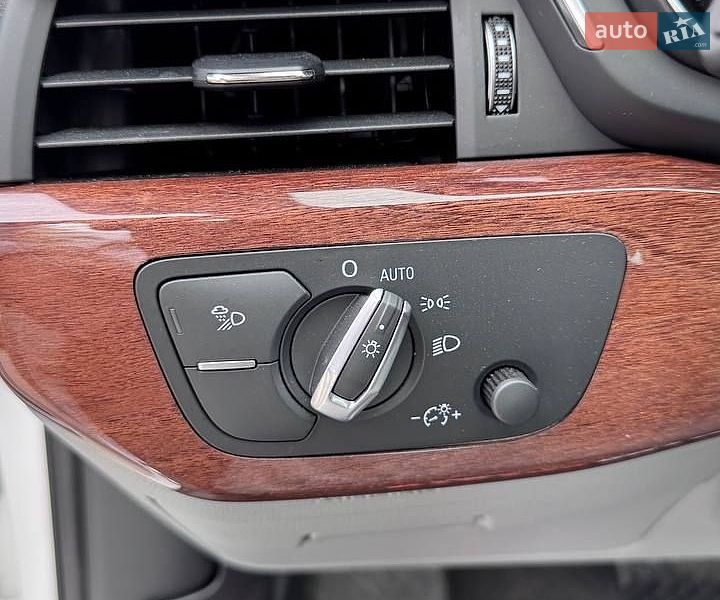 Седан Audi A4 2023 в Вінниці