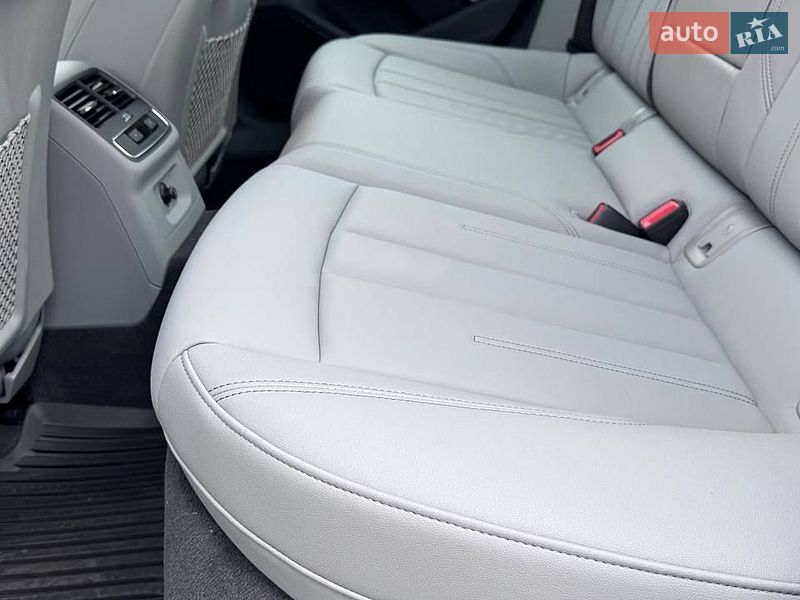 Седан Audi A4 2023 в Вінниці