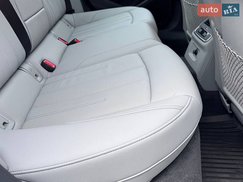 Седан Audi A4 2023 в Вінниці