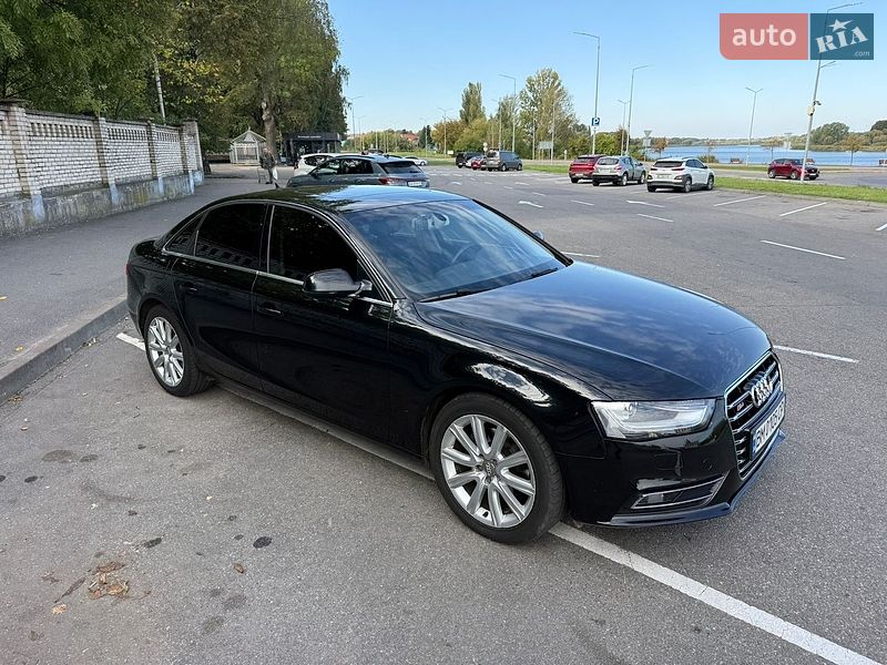 Седан Audi A4 2014 в Виннице