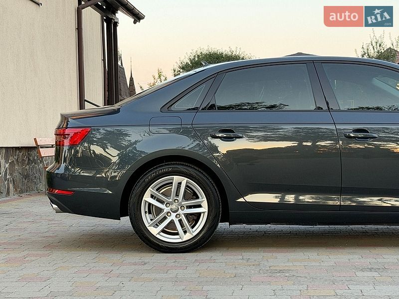 Седан Audi A4 2017 в Стрию