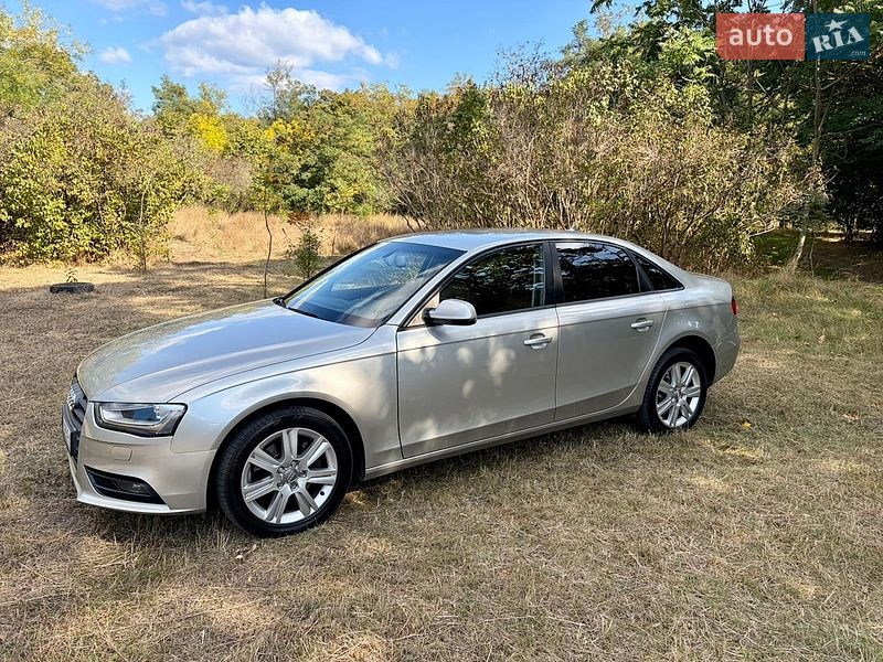 Седан Audi A4 2012 в Одесі