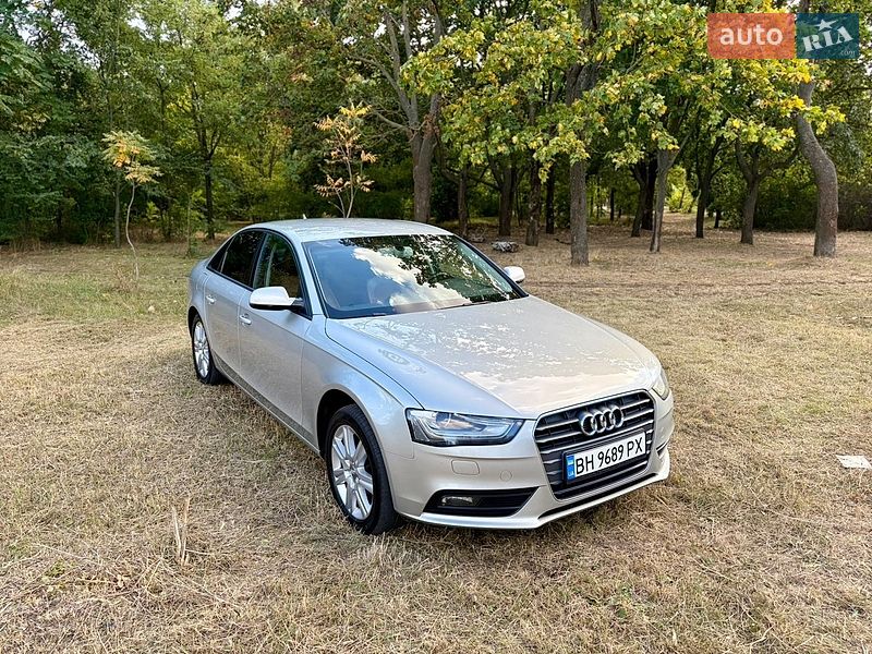 Седан Audi A4 2012 в Одесі