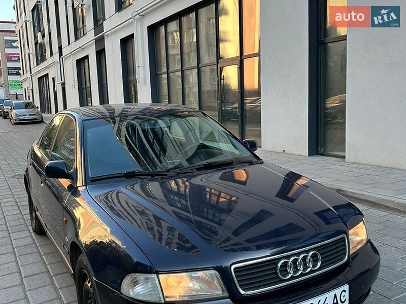 Седан Audi A4 1997 в Ровно