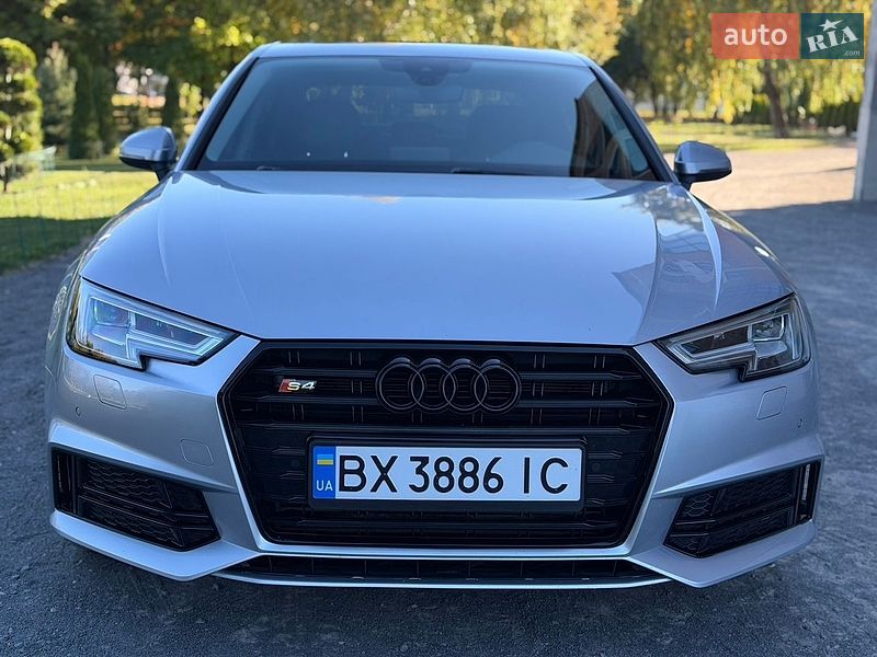Седан Audi A4 2017 в Хмельницком