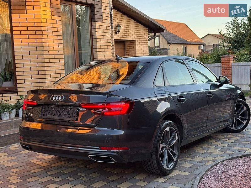 Седан Audi A4 2019 в Виннице