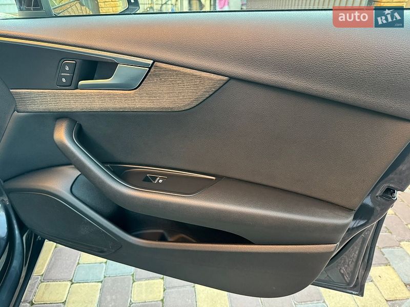 Седан Audi A4 2019 в Виннице