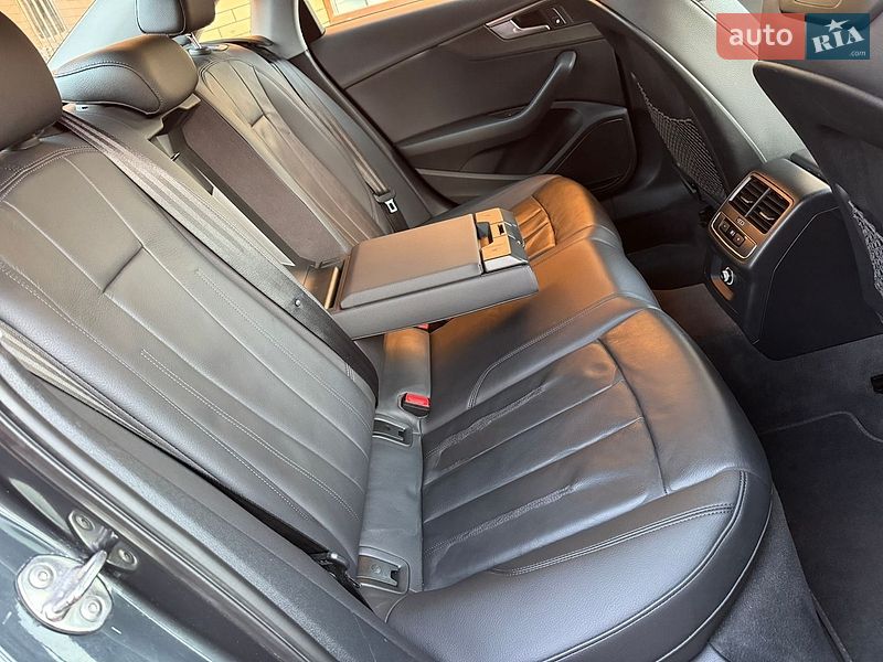 Седан Audi A4 2019 в Виннице