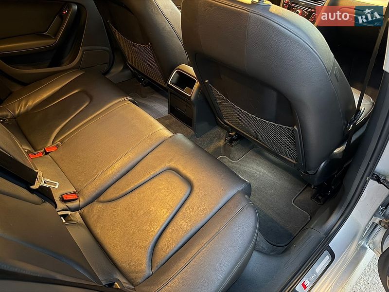 Седан Audi A4 2015 в Львове