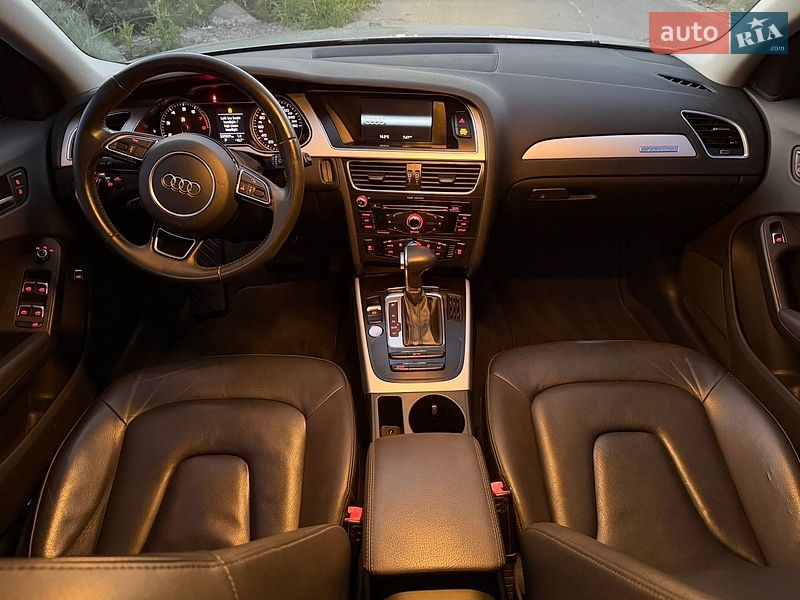 Седан Audi A4 2015 в Львове