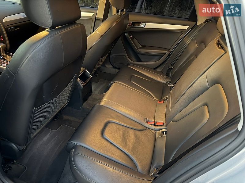 Седан Audi A4 2015 в Львове