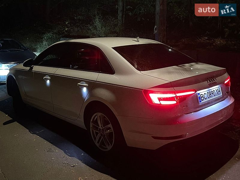 Седан Audi A4 2016 в Львові