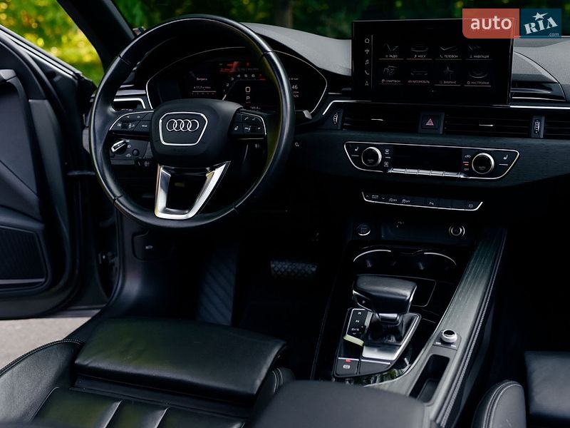 Седан Audi A4 2023 в Полтаві