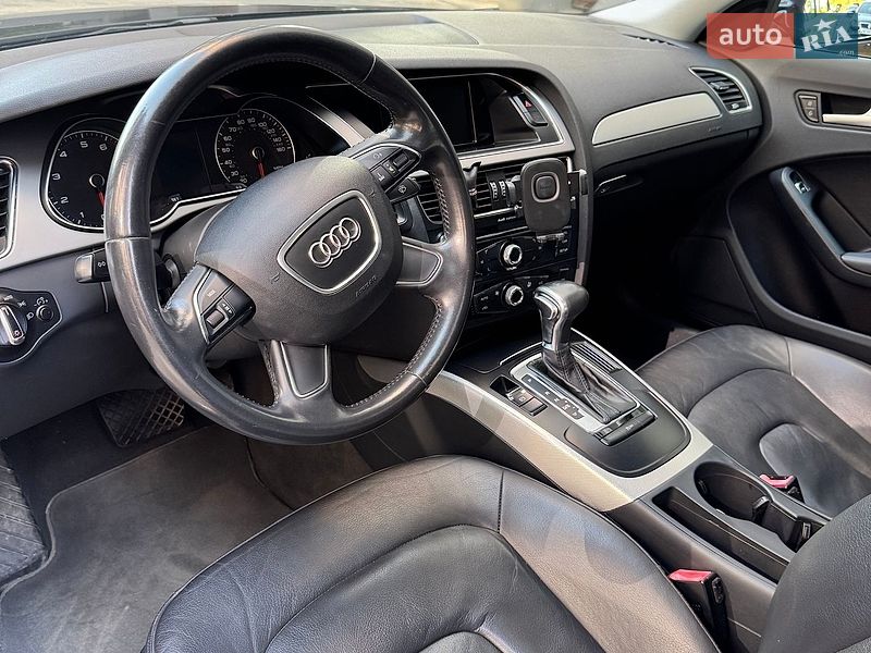 Седан Audi A4 2014 в Івано-Франківську