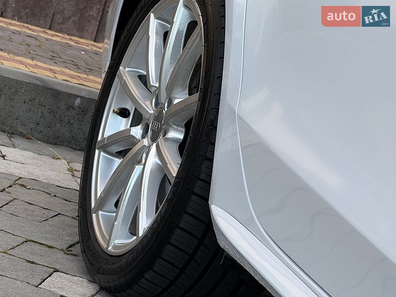 Седан Audi A4 2014 в Дрогобыче