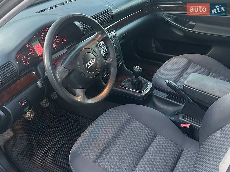 Седан Audi A4 1999 в Львові