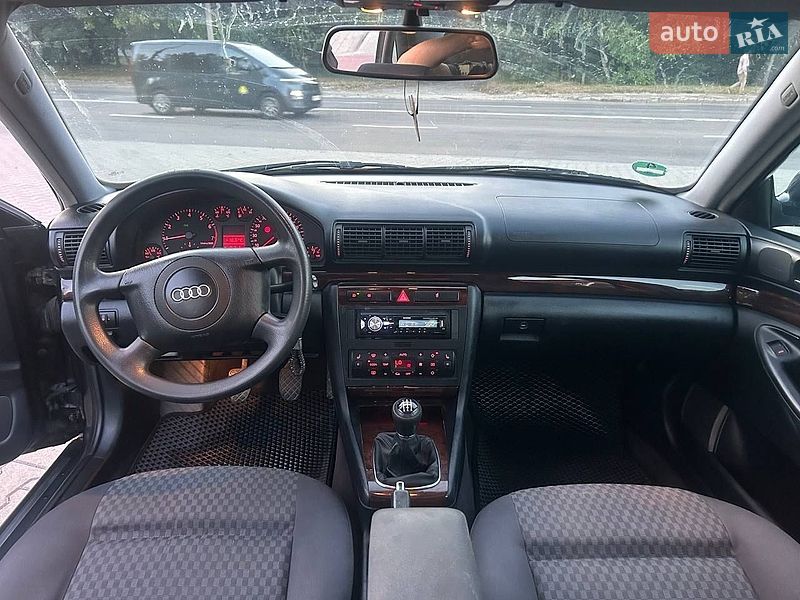 Седан Audi A4 1999 в Львові