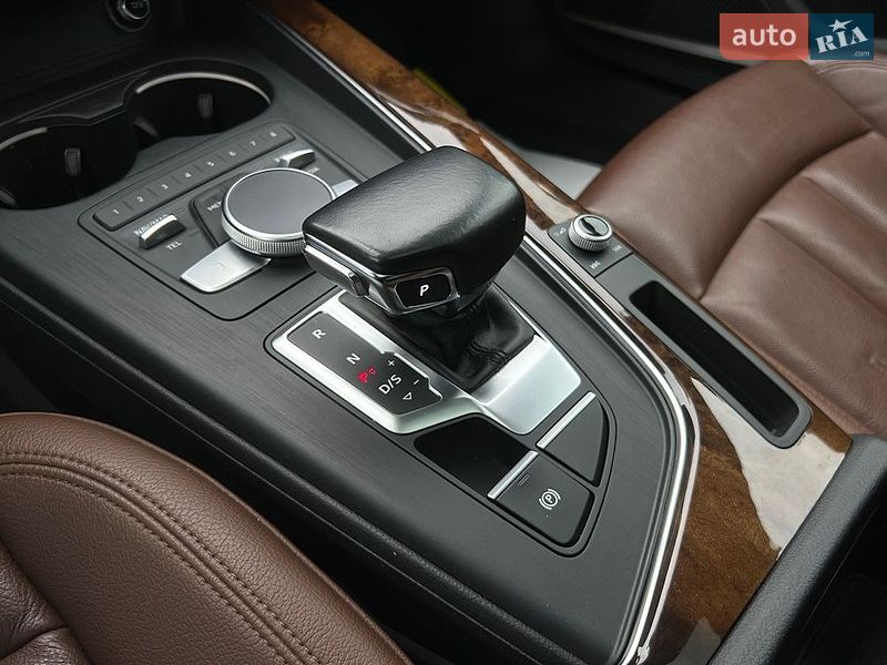 Седан Audi A4 2018 в Львове