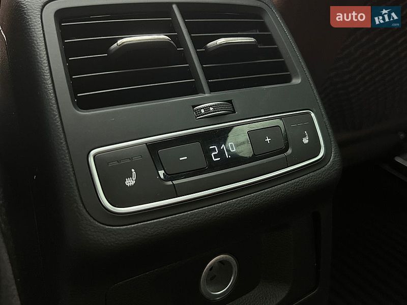 Седан Audi A4 2018 в Львове