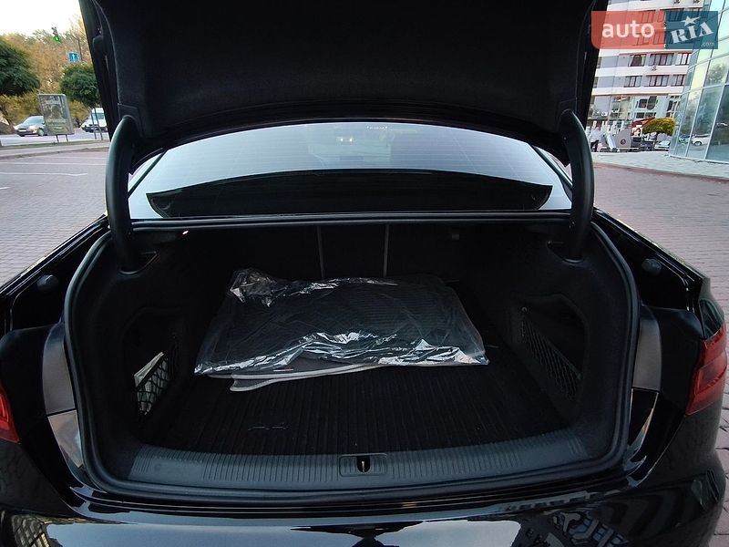 Седан Audi A4 2019 в Ивано-Франковске