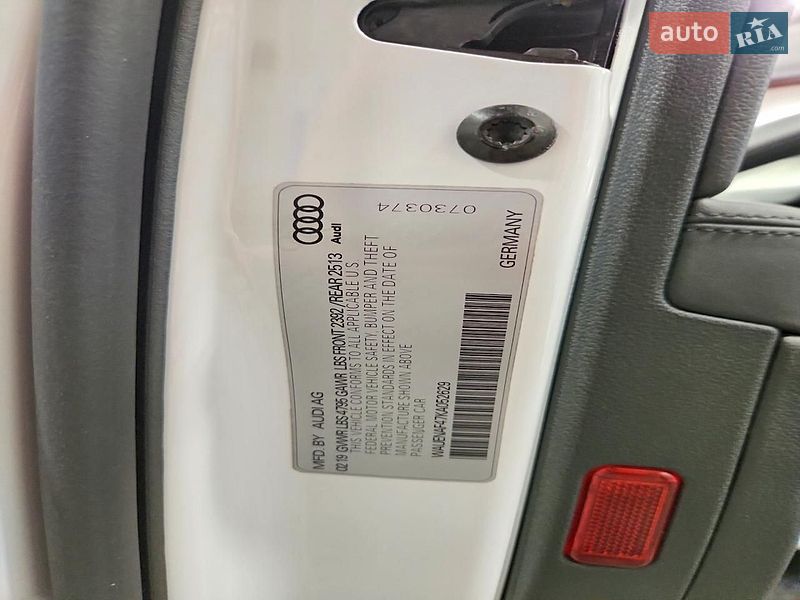Седан Audi A4 2019 в Львові