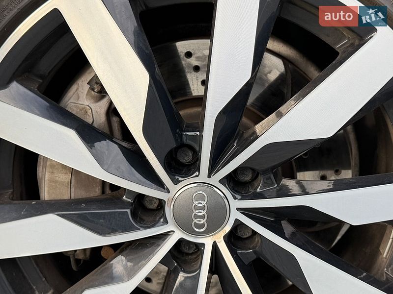 Седан Audi A4 2015 в Львове