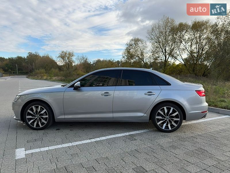 Седан Audi A4 2015 в Львове