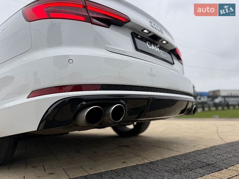 Седан Audi A4 2016 в Львові