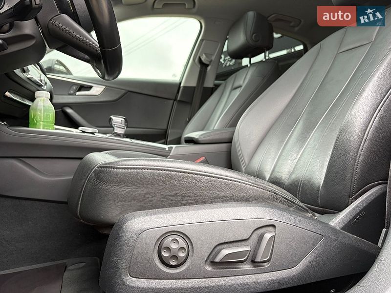 Седан Audi A4 2016 в Львові
