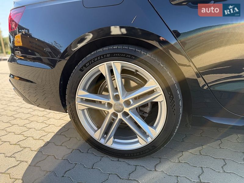 Седан Audi A4 2019 в Львове