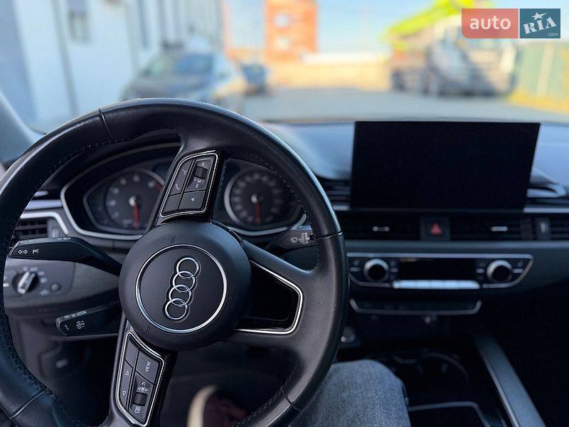 Седан Audi A4 2019 в Львове