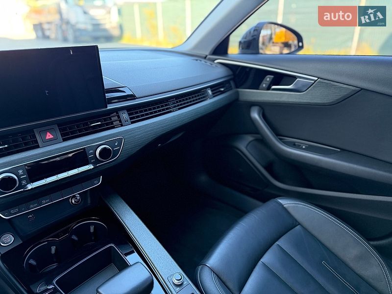 Седан Audi A4 2019 в Львове