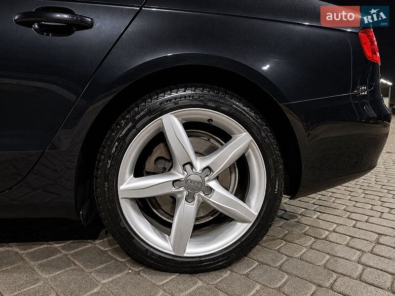 Седан Audi A4 2010 в Львове