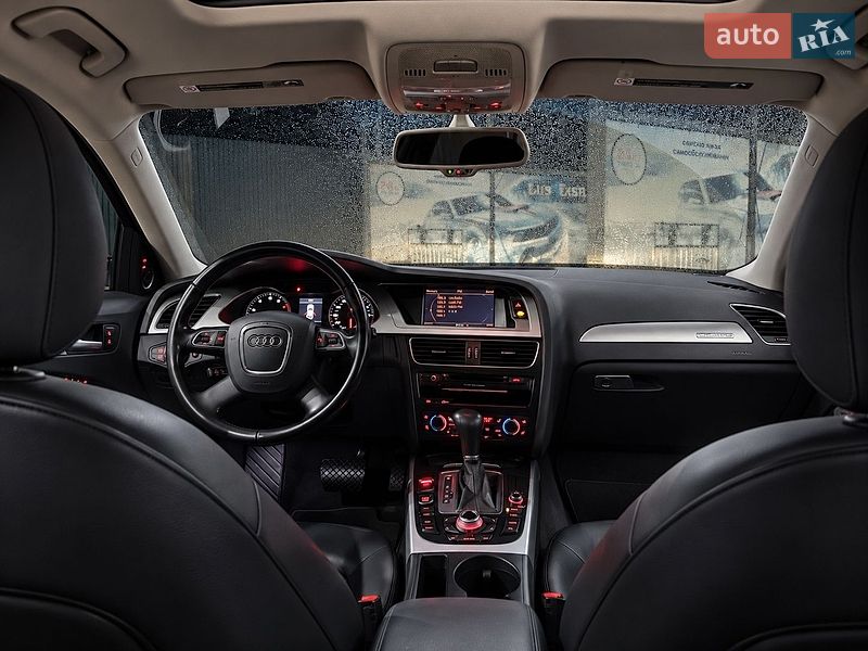 Седан Audi A4 2010 в Львове