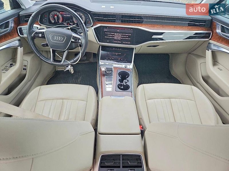 Седан Audi A4 2022 в Львові