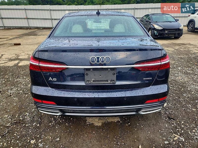 Седан Audi A4 2022 в Львові