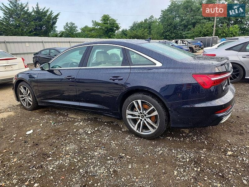 Седан Audi A4 2022 в Львові