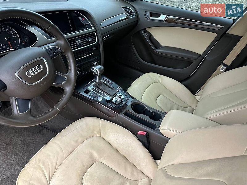 Седан Audi A4 2014 в Львове