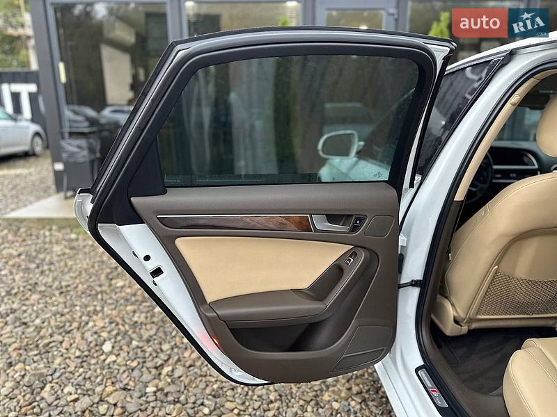 Седан Audi A4 2014 в Львове