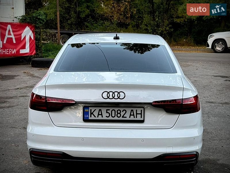 Седан Audi A4 2022 в Киеве