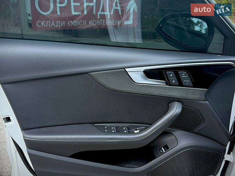 Седан Audi A4 2022 в Киеве