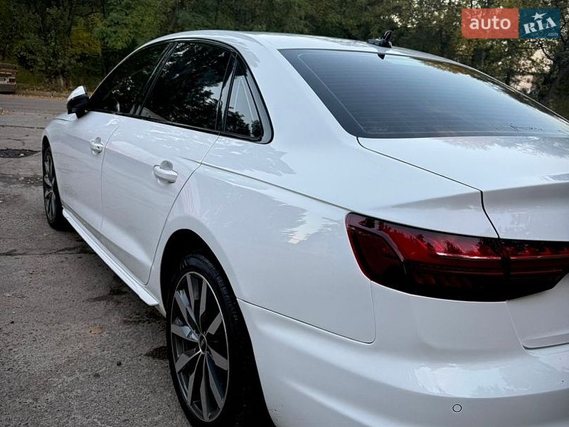 Седан Audi A4 2022 в Киеве