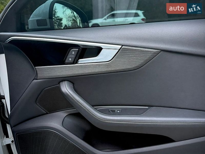 Седан Audi A4 2022 в Киеве