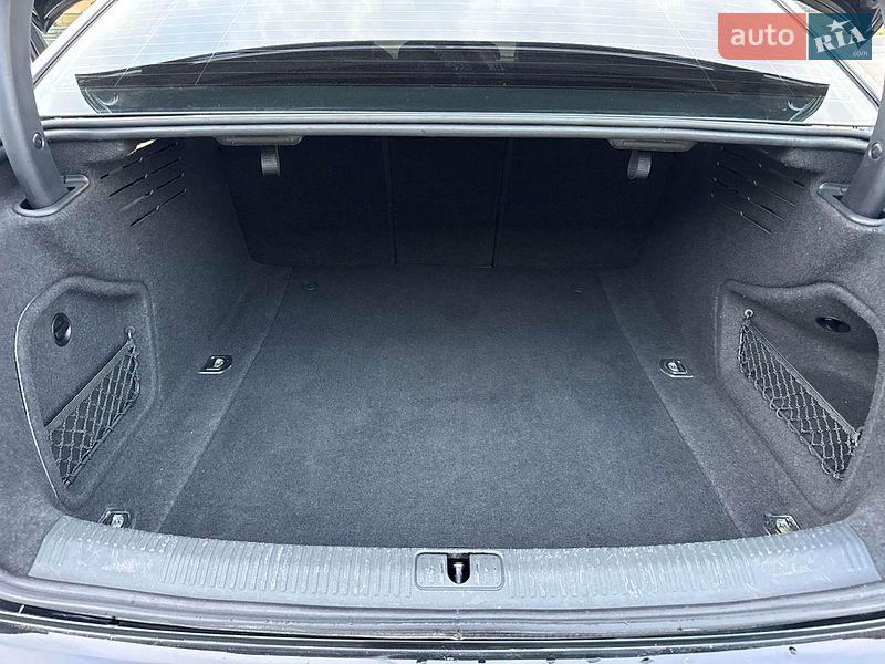Седан Audi A4 2017 в Хмельницком