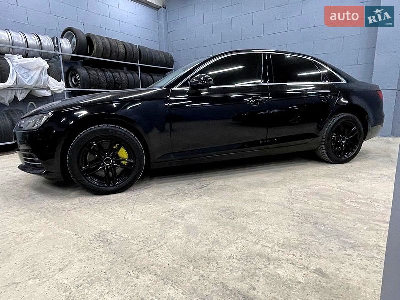 Седан Audi A4 2017 в Хмельницком