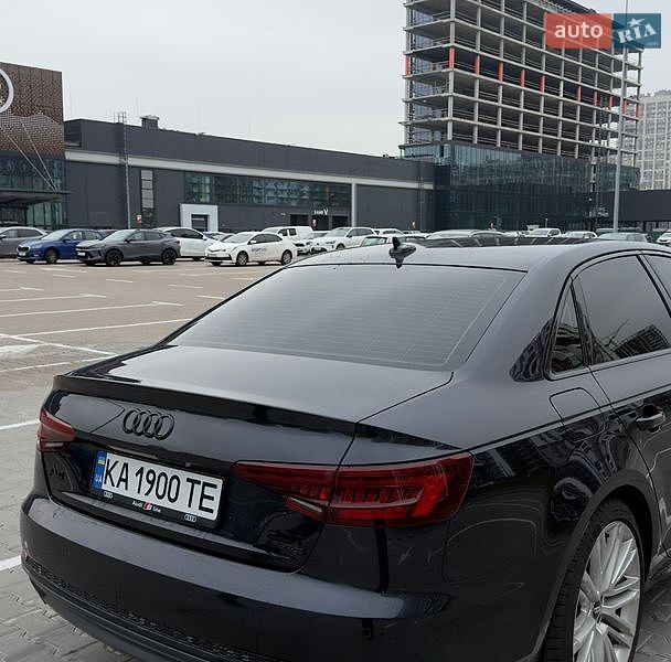 Седан Audi A4 2017 в Киеве