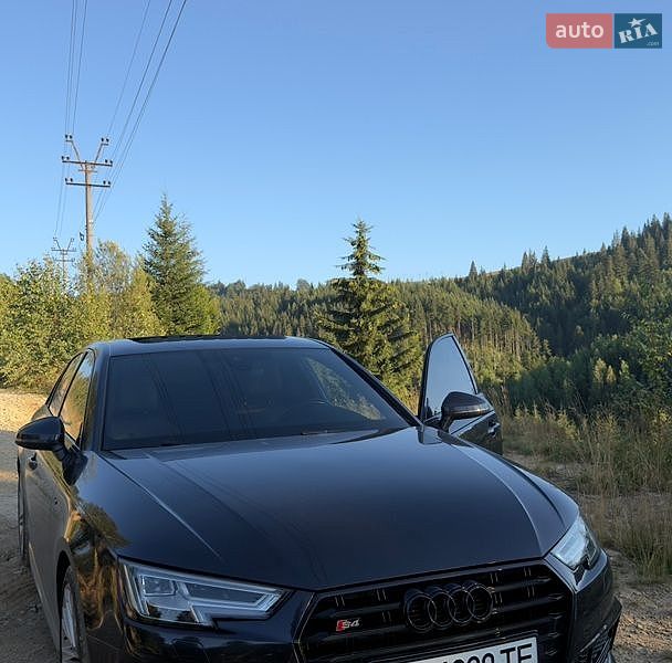 Седан Audi A4 2017 в Киеве