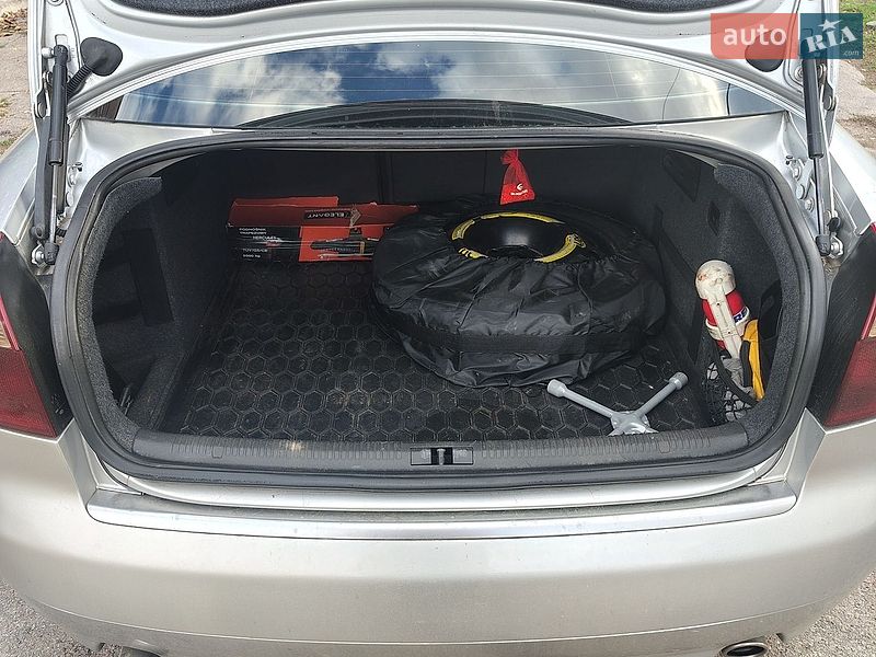 Седан Audi A4 2003 в Херсоне
