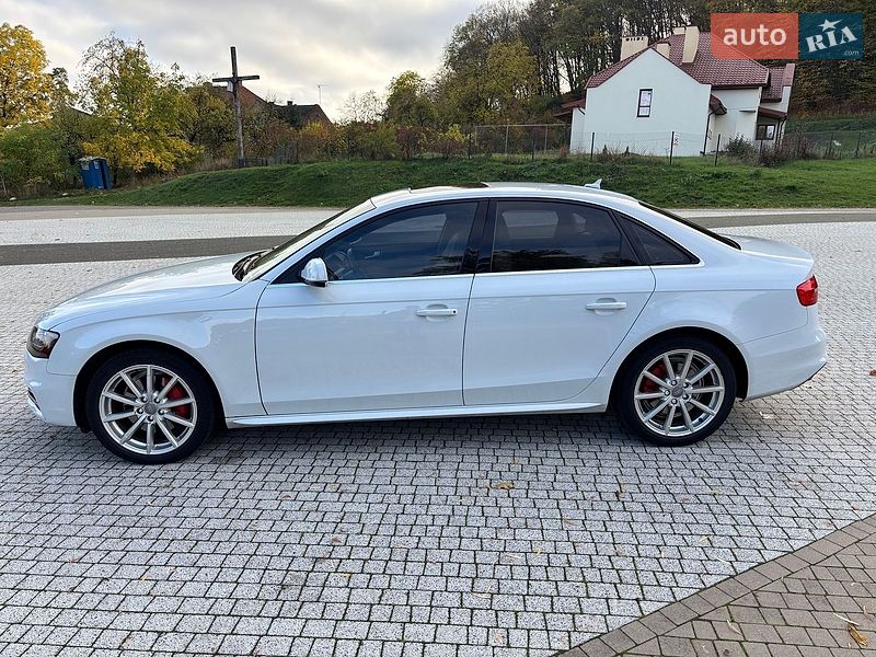 Седан Audi A4 2014 в Винниках