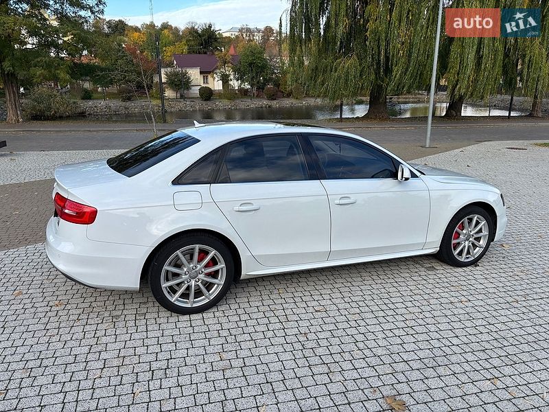 Седан Audi A4 2014 в Винниках